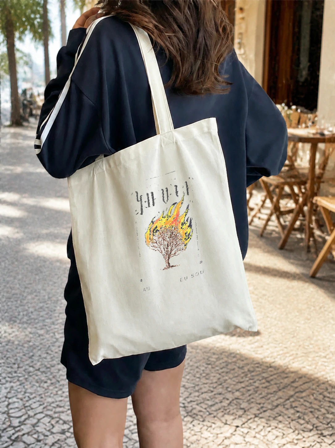 Ecobag de algodão Êxodo 3:14 · Yahweh em cena de uso