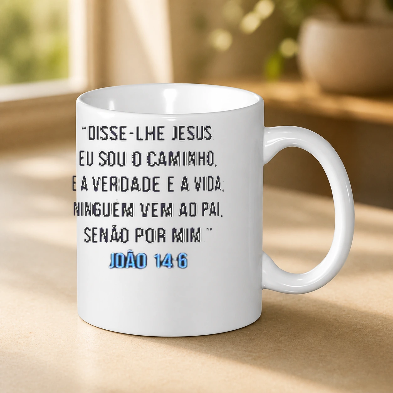 Caneca de cerâmica 340g João 14:6 em cena de uso