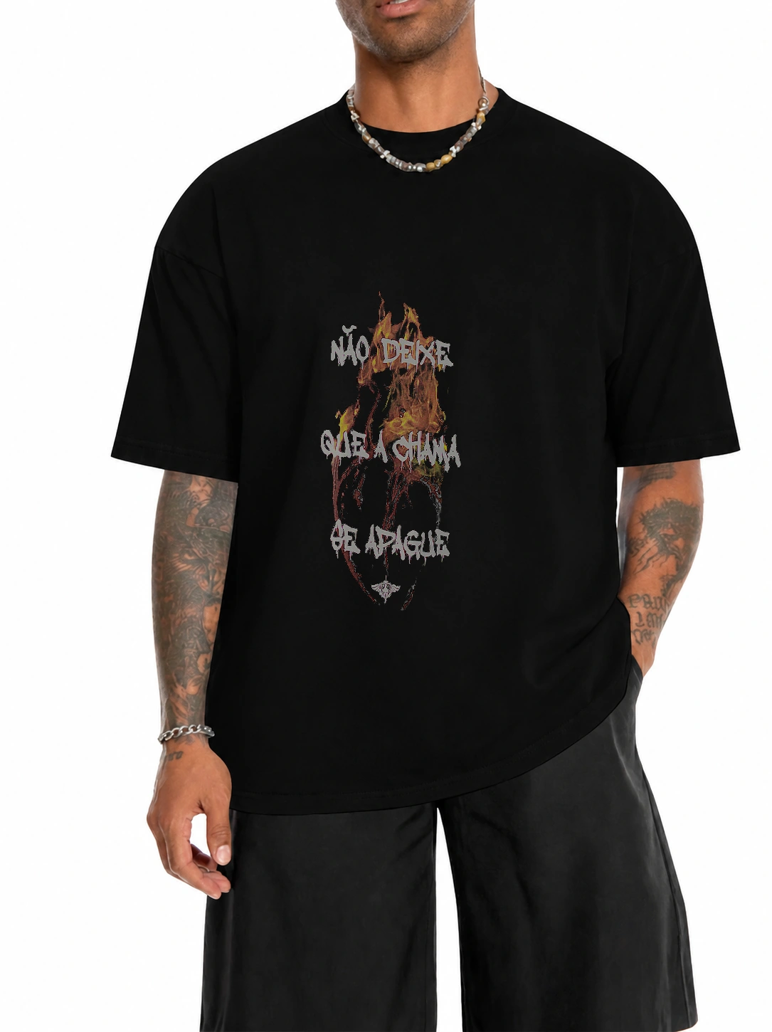 Camiseta unissex 180g Coração em Chamas | Fé que Veste